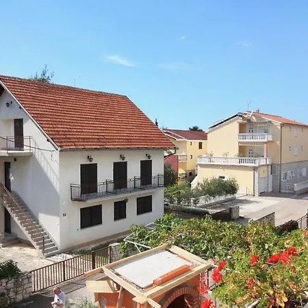 Apartmán With Parking Space - 2995 Vodice